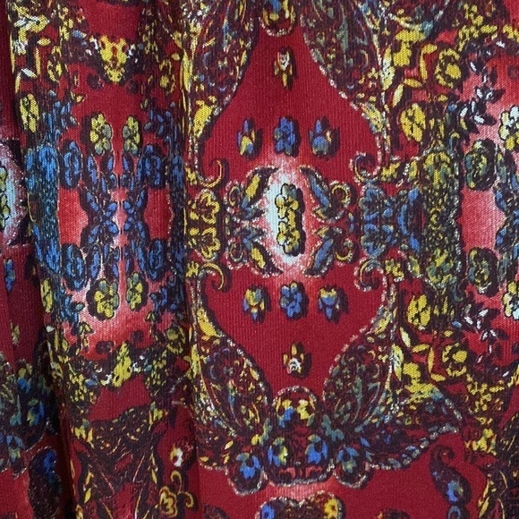 Caleoas red and blue, lined skirt with silver “tinsel” throughout. Size 3X - Picture 4 of 9